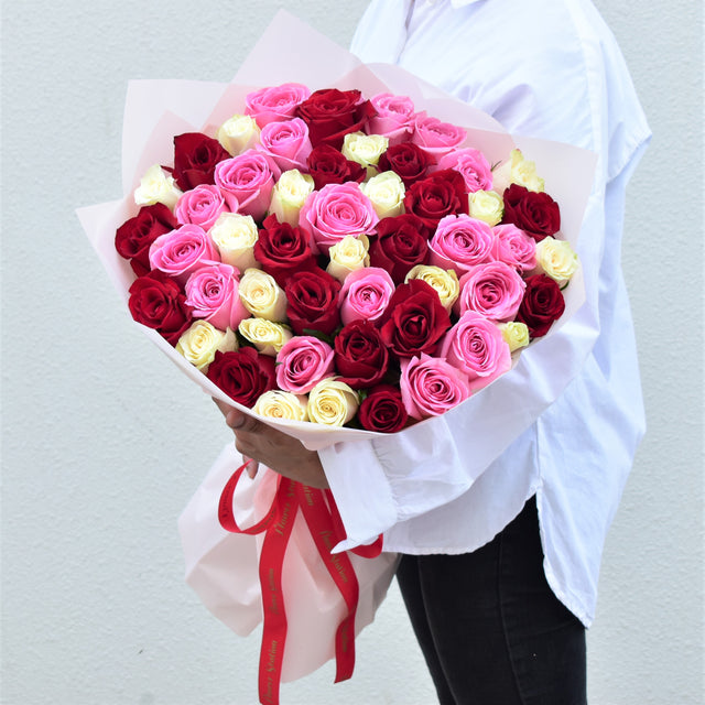 pink red and white rose bouquet - flowers dubai