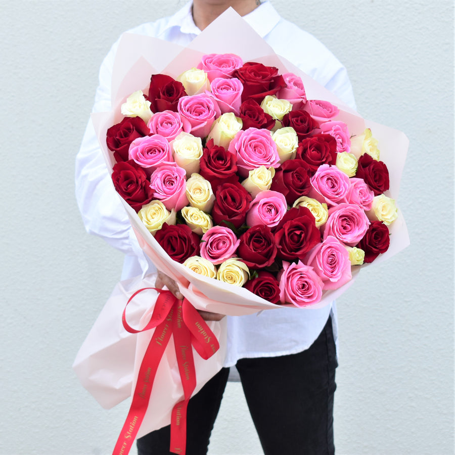 pink red and white rose bouquet - flowers dubai