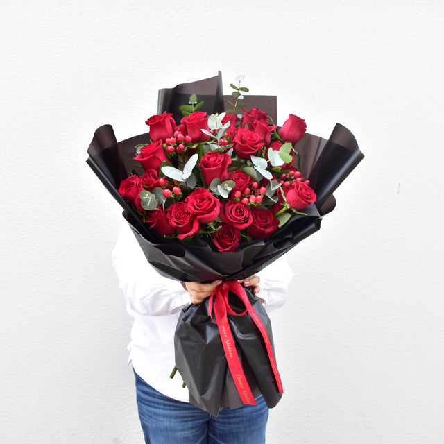 red rose, hypericum berry, eucalyptus bouquet - flower station dubai