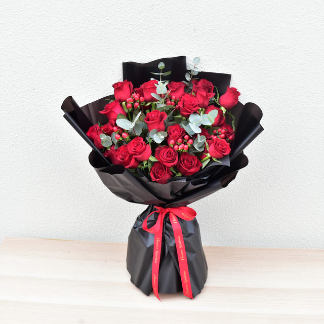 red rose, hypericum berry, eucalyptus bouquet - flower delivery dubai