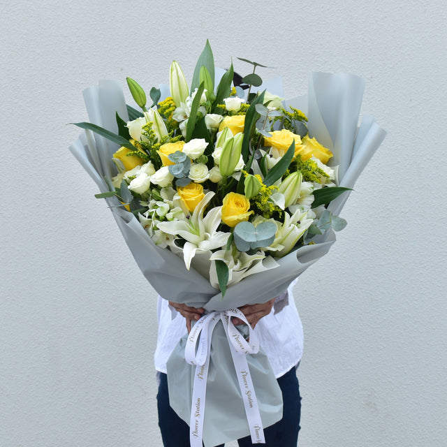 Warm Hugs and Kisses - Mixed Bouquet - Flower Station Dubai