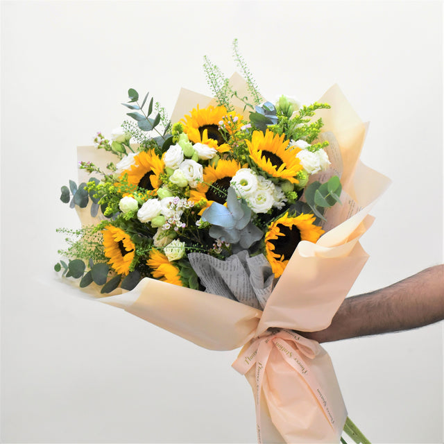 sunflower, eustoma bouquet - flower delivery dubai