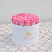 20 pink roses in white hatbox - flower delivery dubai